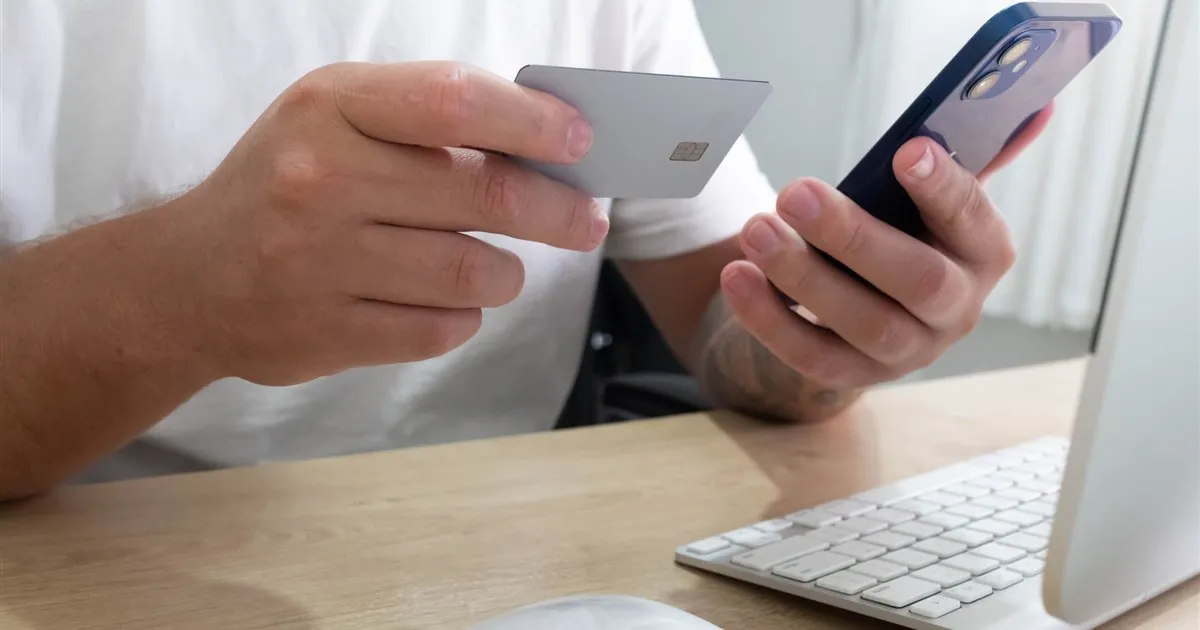 Using a cashback credit card with a phone in Canada