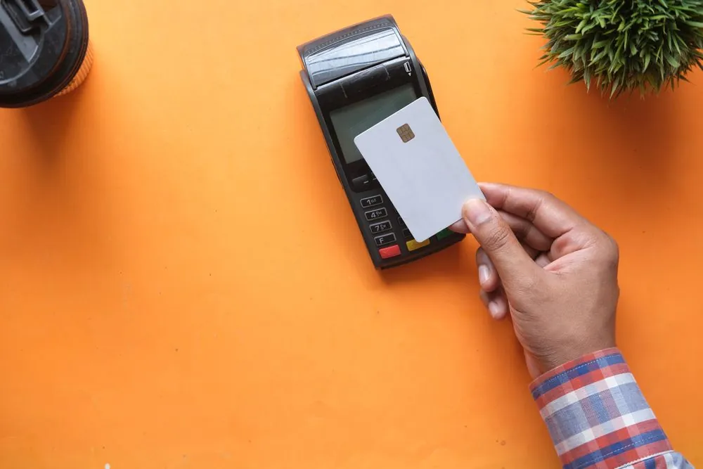 Paying with a no fee credit card at a point of sale terminal